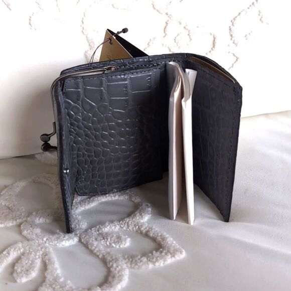 Patricia Nash Distinctive Vintage Croc Astor Wallet 🩶NWT - Picture 4 of 15